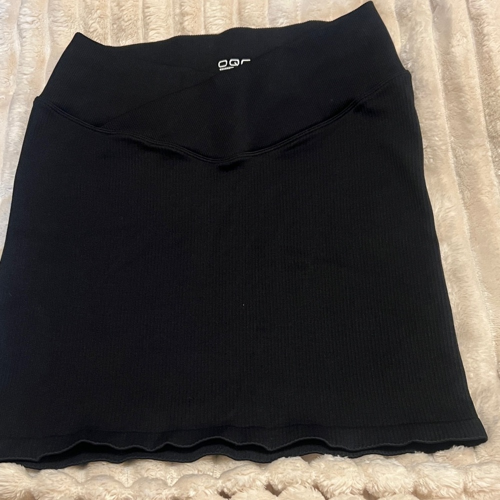 🖤 OQQ Ribbed Seamless Mini Skirt